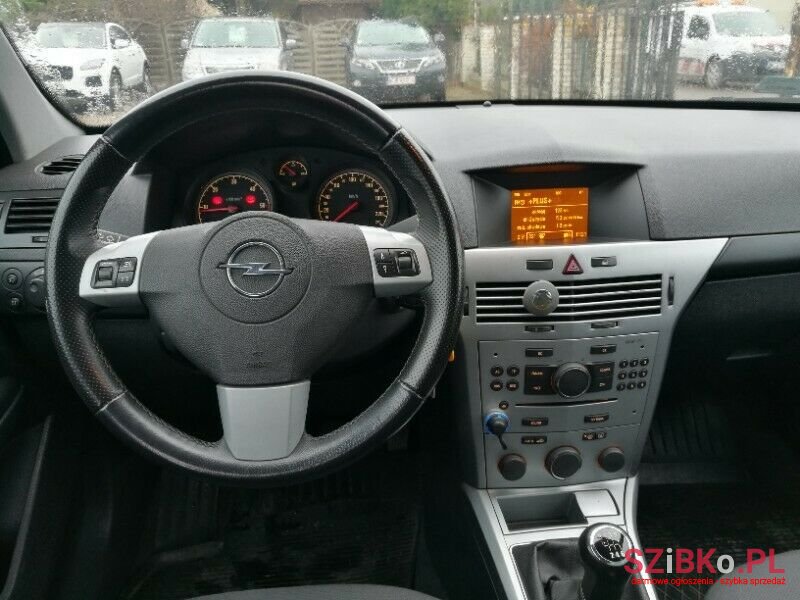 2011' Opel Astra photo #5