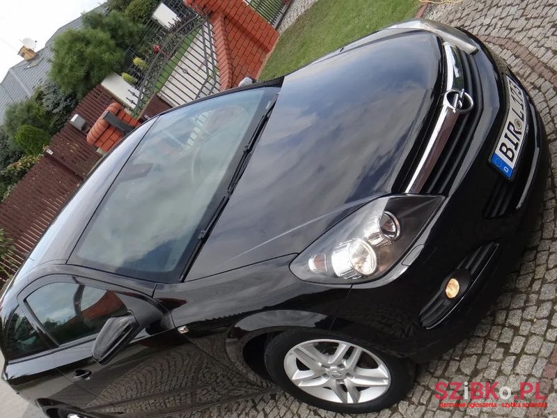 2006' Opel Astra Sport photo #1