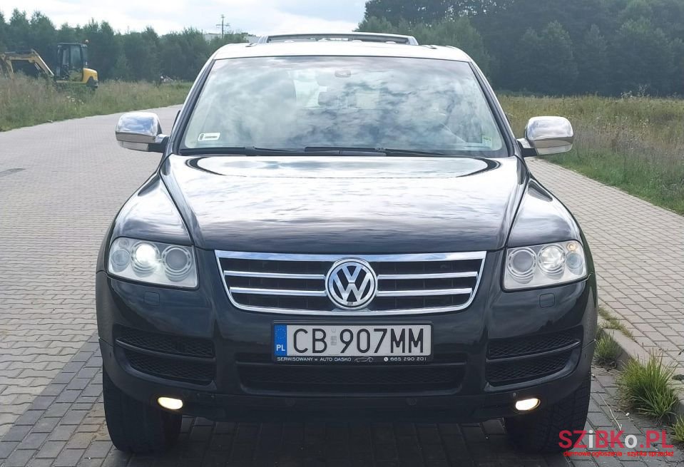 2005' Volkswagen Touareg photo #2
