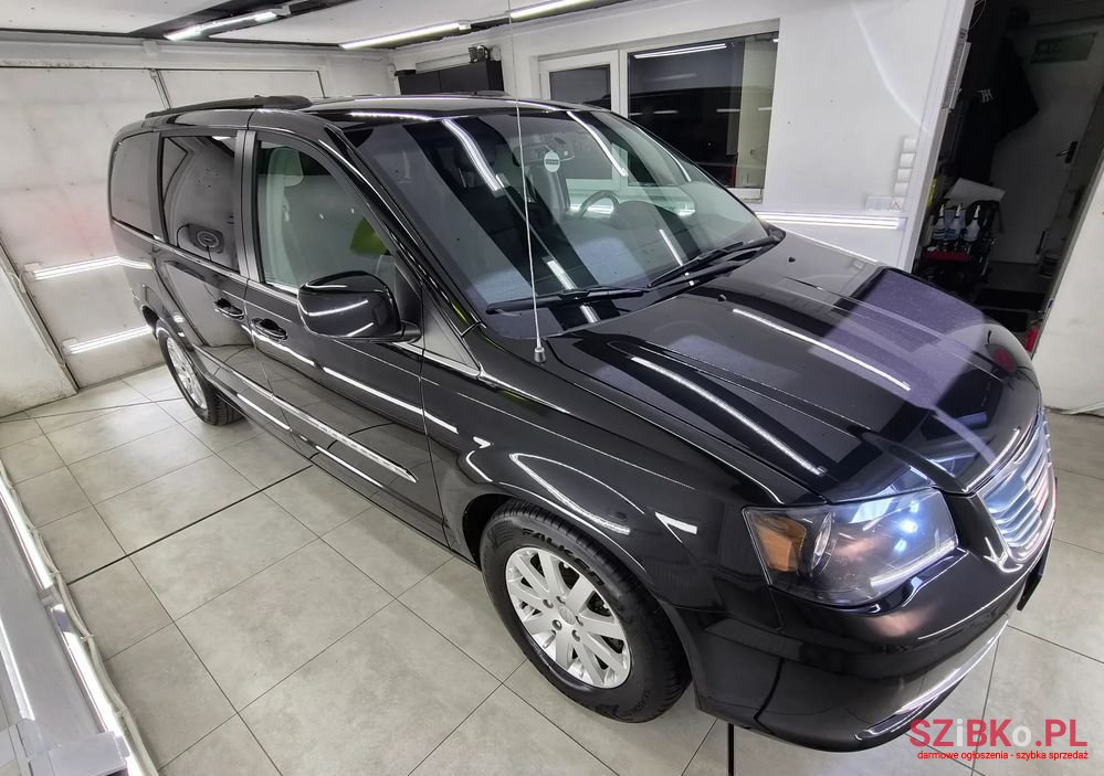2015' Chrysler Town & Country 3.6 Limited photo #3