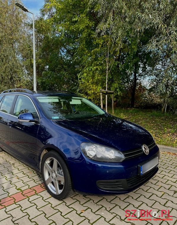 2010' Volkswagen Golf photo #2