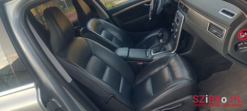 2011' Volvo V70 photo #5