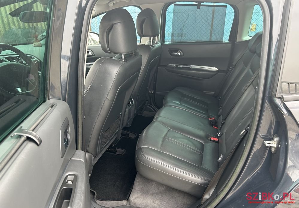 2011' Peugeot 3008 1.6 Hdi Premium photo #5