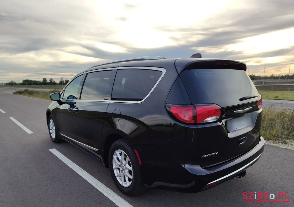 2020' Chrysler Pacifica photo #4