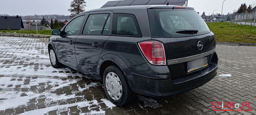 2010' Opel Astra photo #4