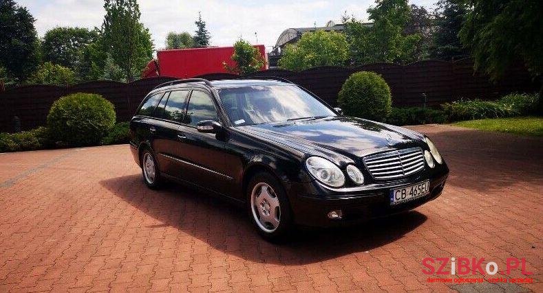 2004' Mercedes-Benz Klasa E photo #2