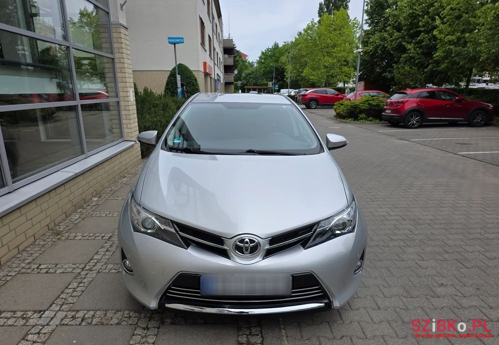 2014' Toyota Auris photo #2