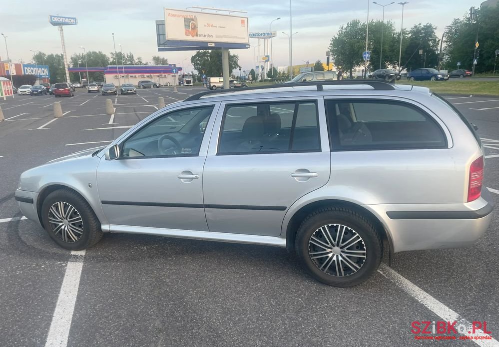 2009' Skoda Octavia 1.9 Tdi Tour photo #1