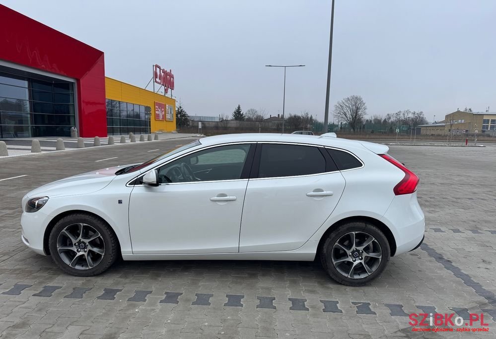 2016' Volvo V40 D2 Drive-E Ocean Race photo #3