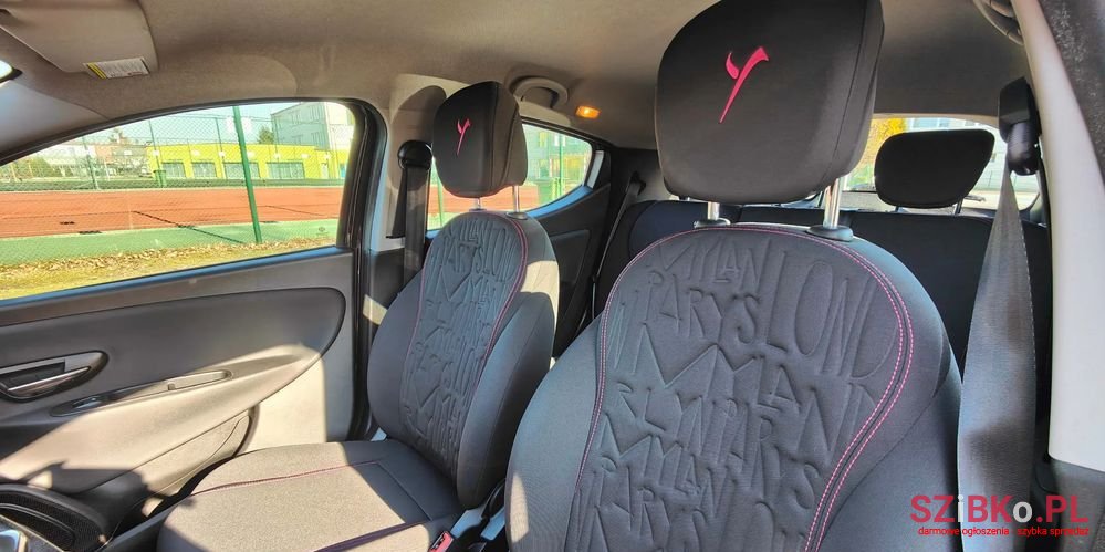2014' Lancia Ypsilon photo #6