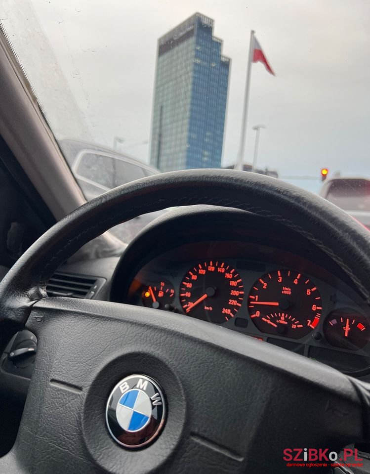 2004' BMW 3 Series 316I photo #4