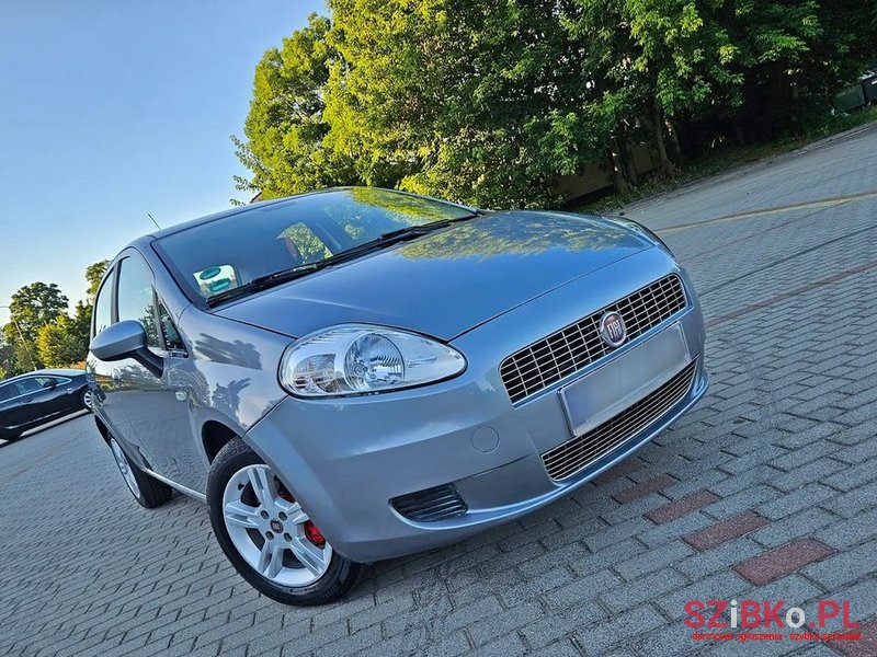 2009' Fiat Grande Punto 1.4 8V Dynamic photo #3