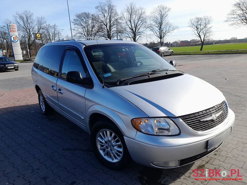 2001' Chrysler Town & Country 3.8 photo #3