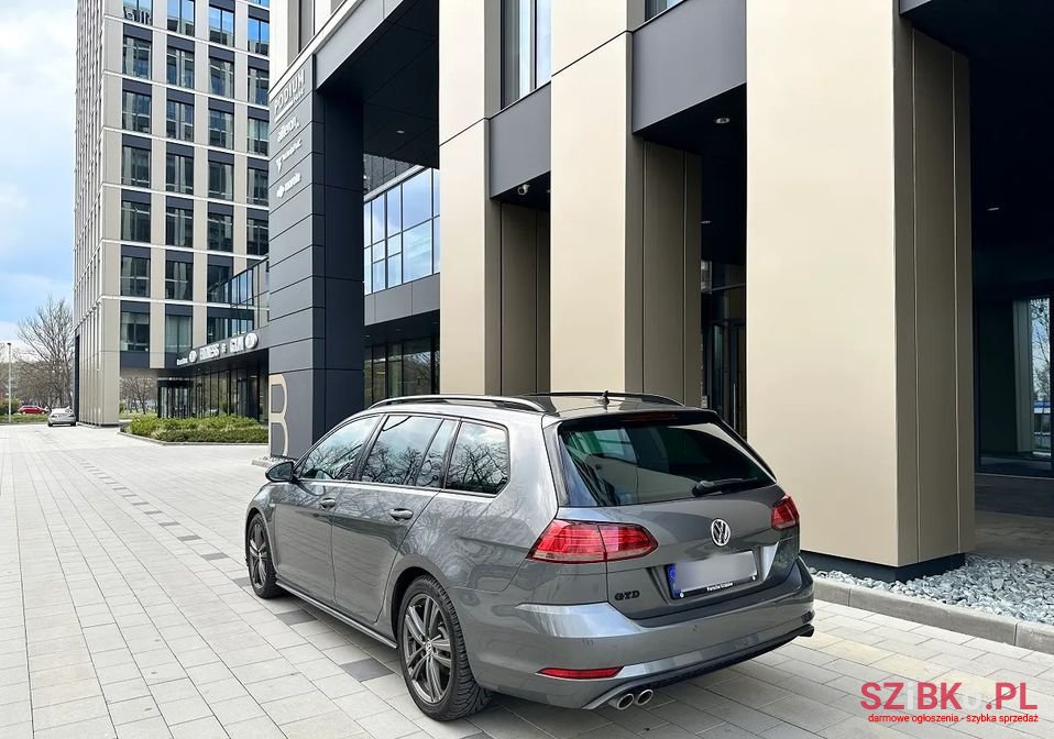 2017' Volkswagen Golf photo #5