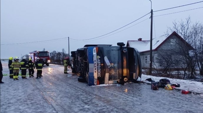 У Польщі перекинувся автобус з 59 українцями