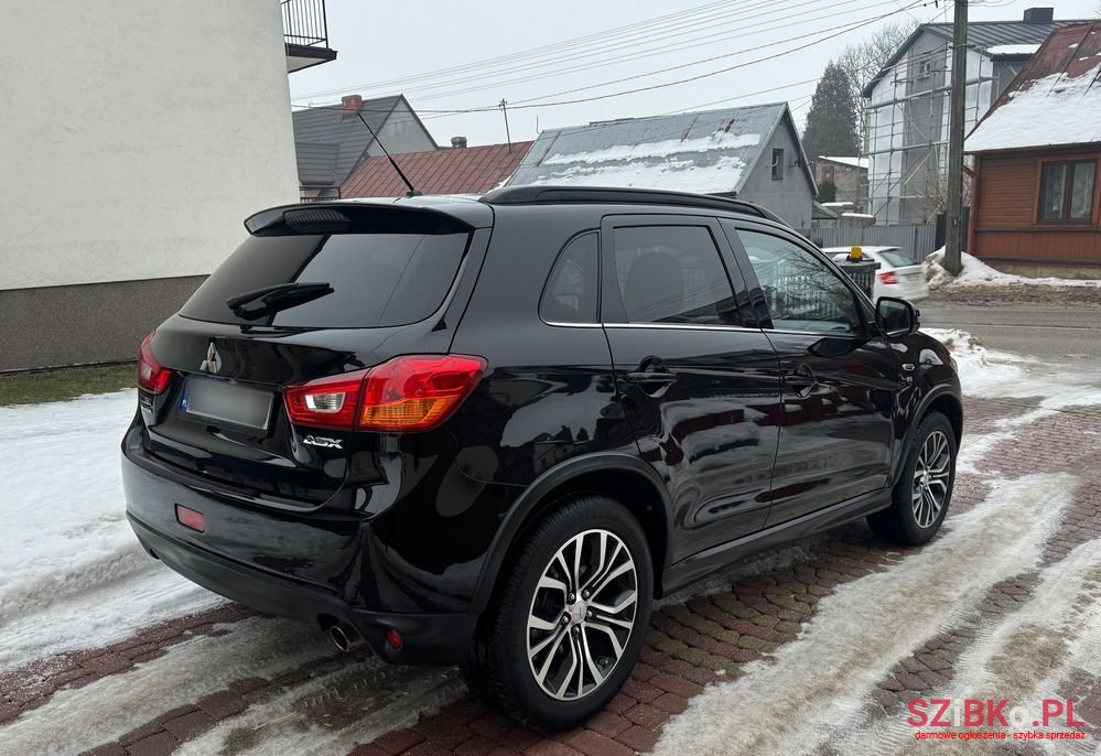 2015' Mitsubishi ASX photo #2