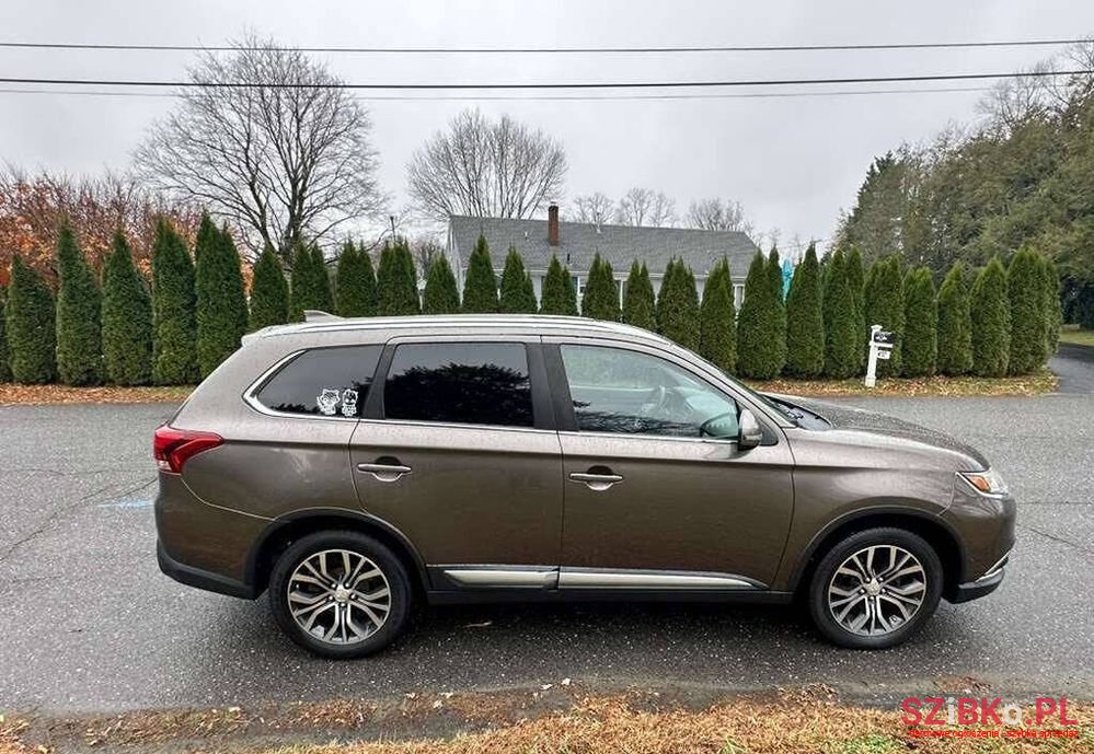 2018' Mitsubishi Outlander photo #5
