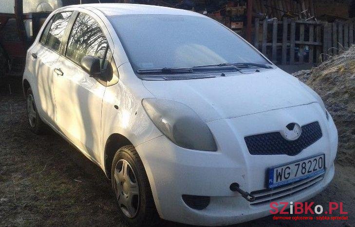 2006' Toyota Yaris photo #2