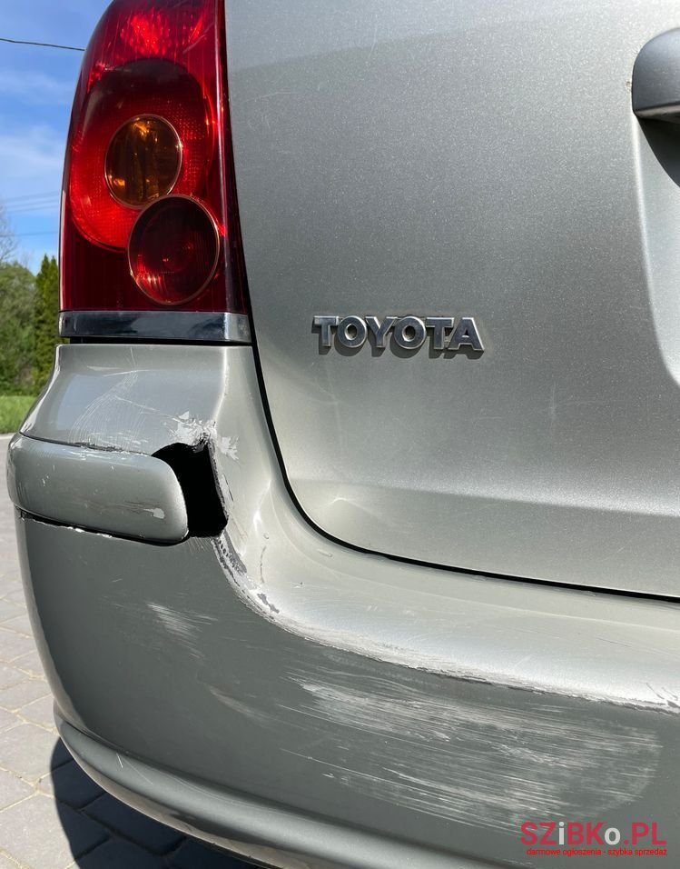 2005' Toyota Avensis photo #6