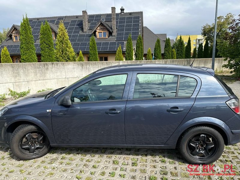 2010' Opel Astra photo #3