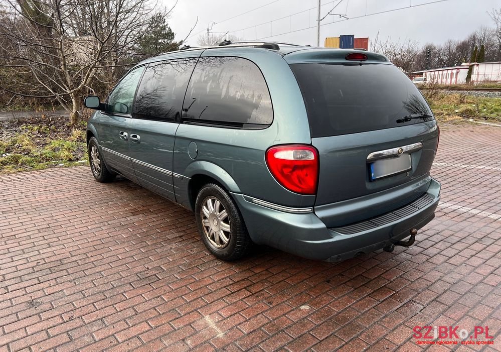 2005' Chrysler Town & Country 3.8 photo #5