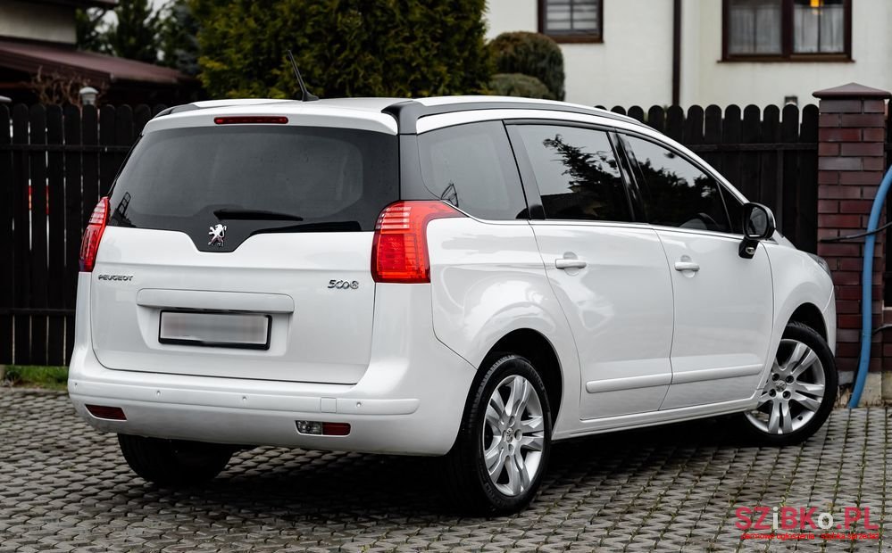 2011' Peugeot 5008 photo #4