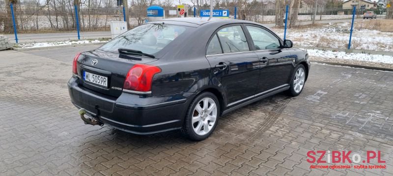 2004' Toyota Avensis photo #2