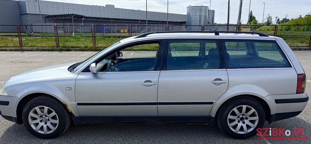 2003' Volkswagen Passat photo #1