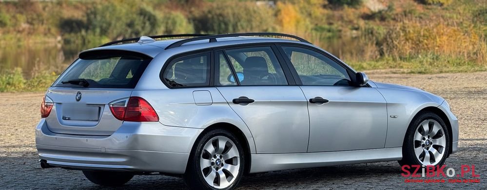 2005' BMW 3 Series 320I photo #3