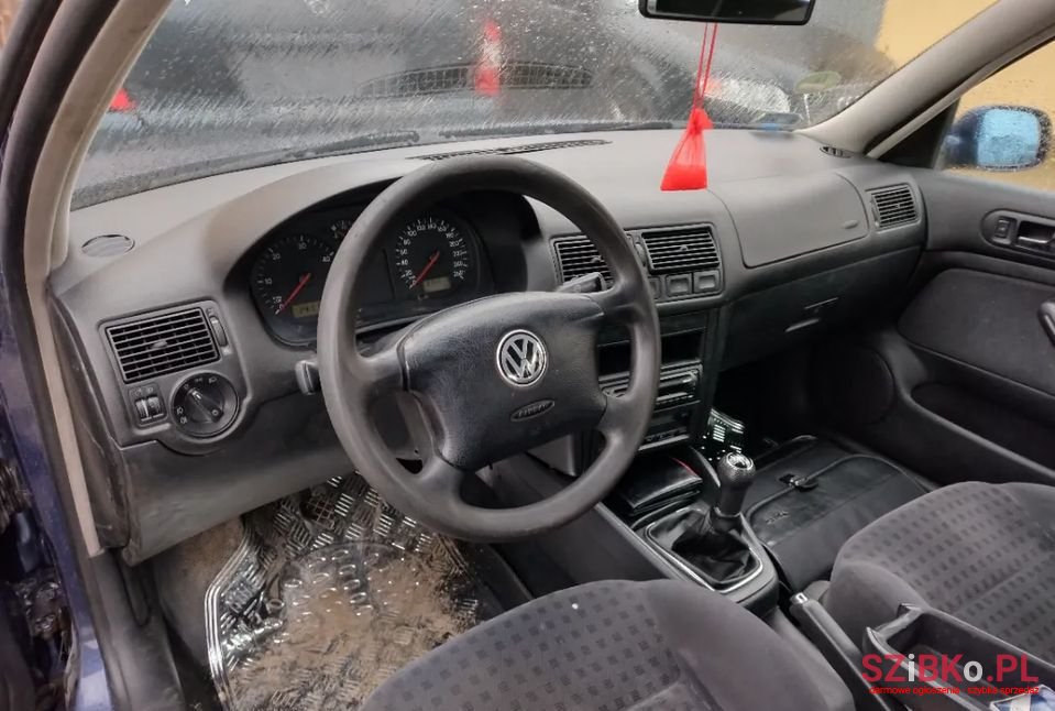 2000' Volkswagen Golf photo #5