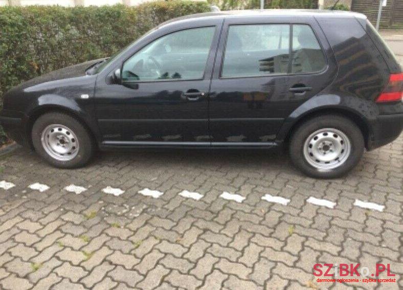 2001' Volkswagen Golf photo #1