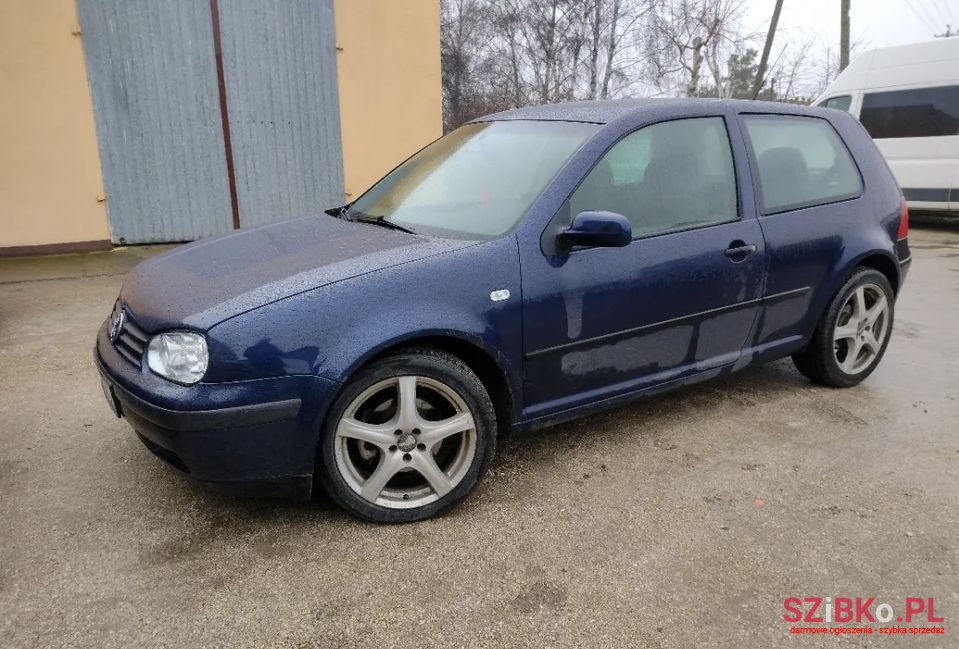 2000' Volkswagen Golf photo #1