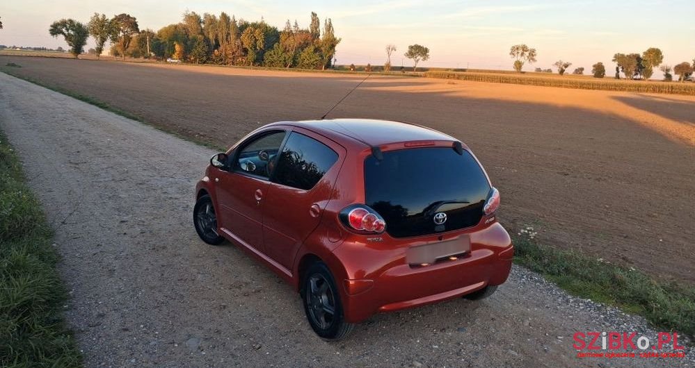 2012' Toyota Aygo 1.0 Vvt-I Premium photo #2