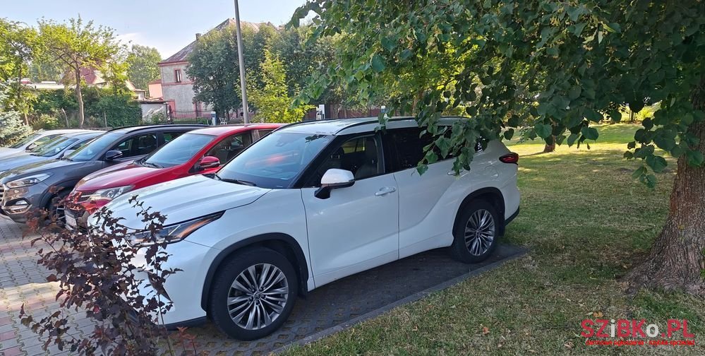 2021' Toyota Highlander photo #3