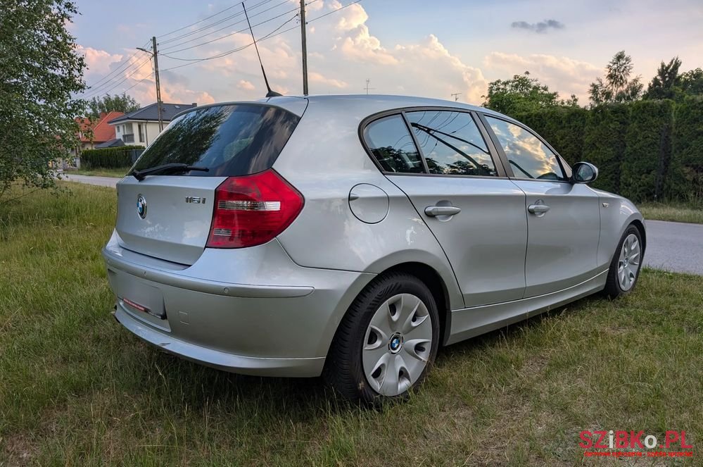 2009' BMW 1 Series 116I photo #5
