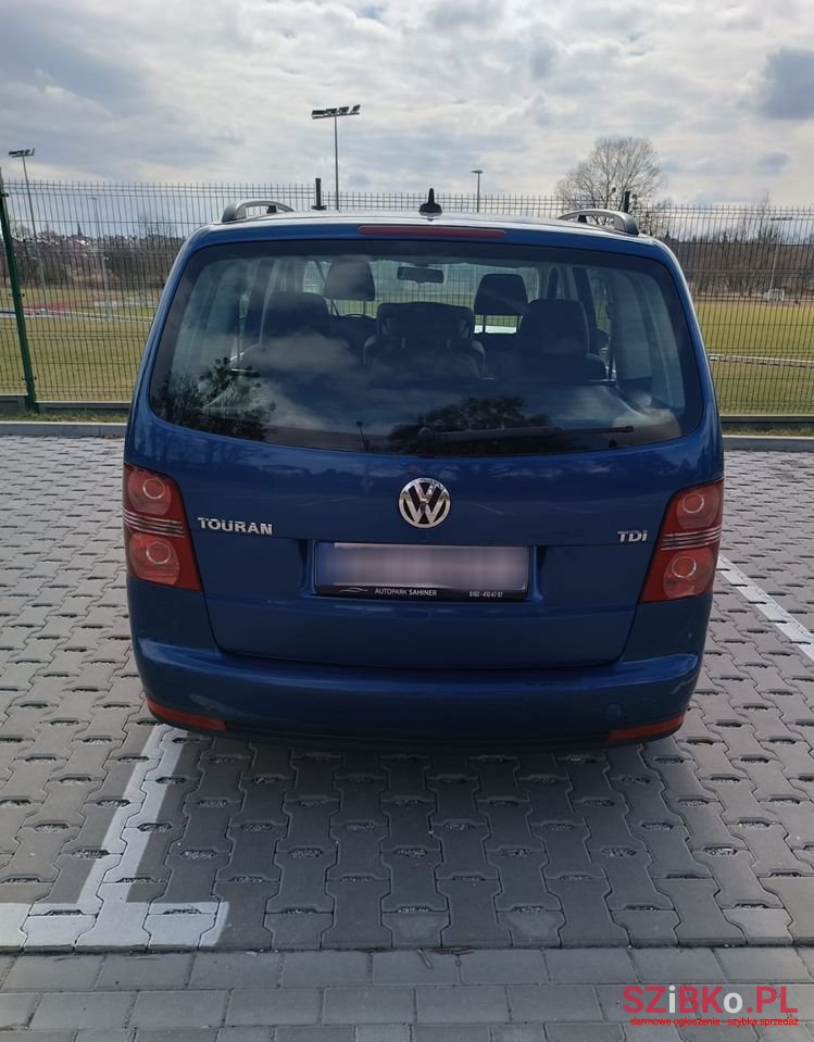 2009' Volkswagen Touran photo #5