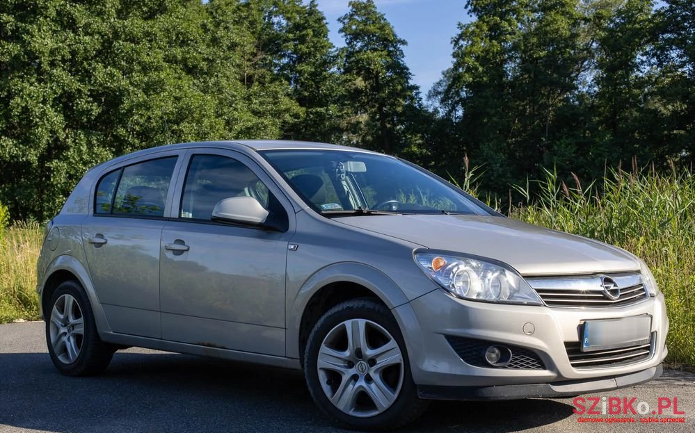 2009' Opel Astra Iii 1.6 Enjoy photo #1