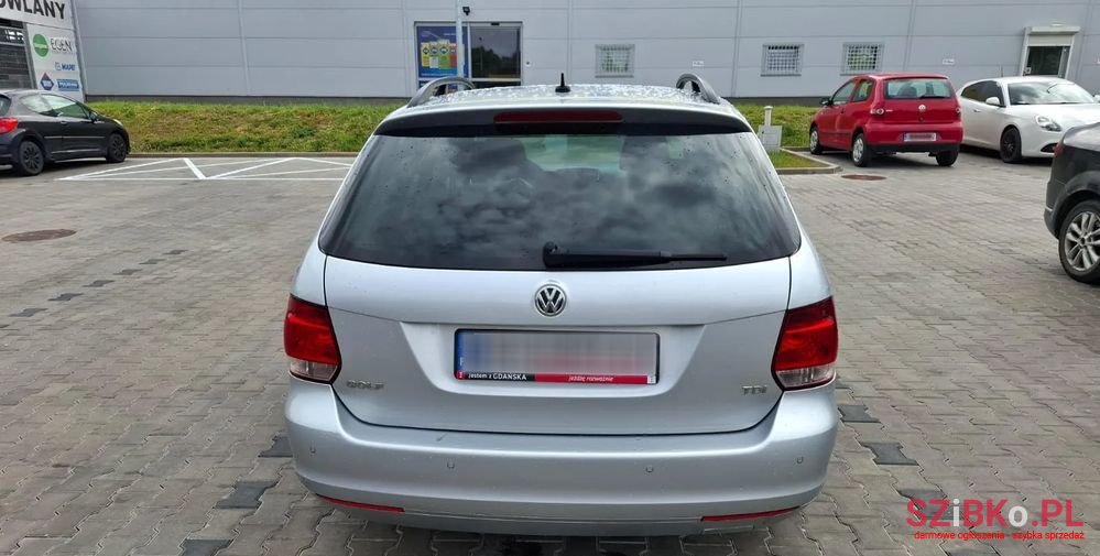 2011' Volkswagen Golf photo #6