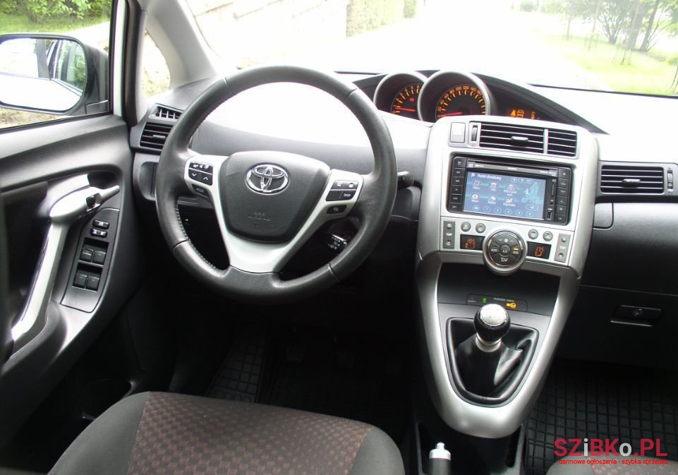 2011' Toyota Verso photo #6