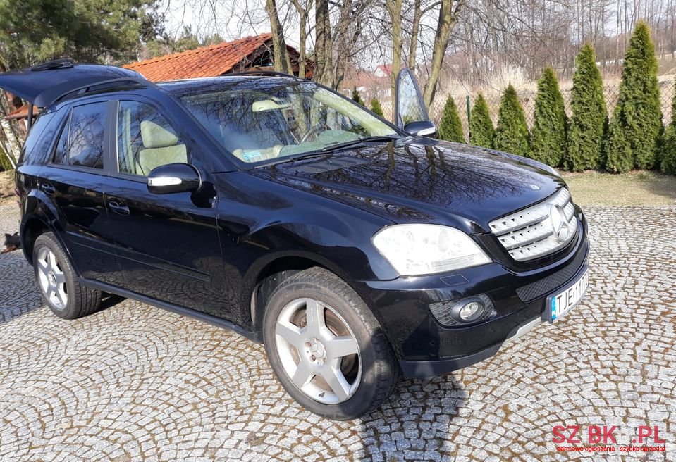 2005' Mercedes-Benz Ml photo #2