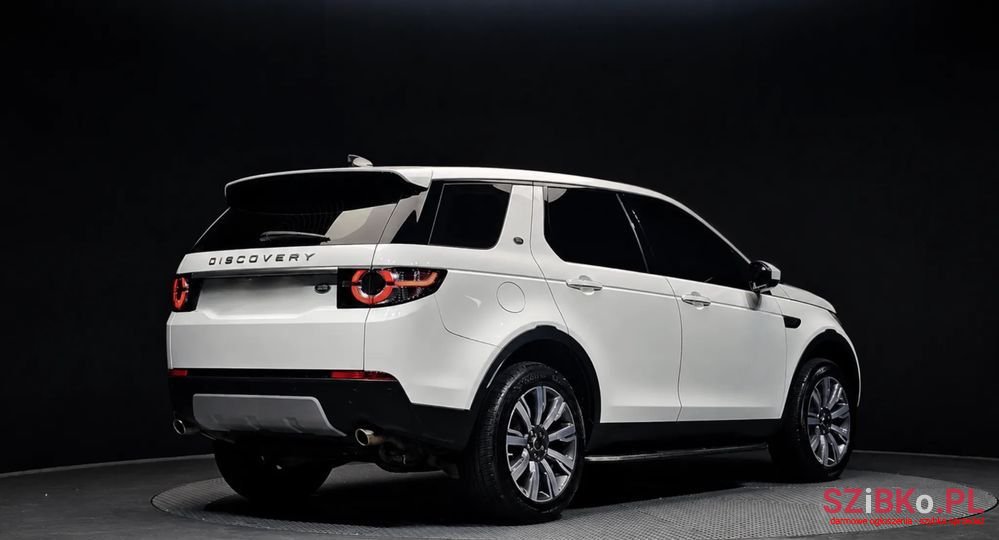 2017' Land Rover Discovery 2.0 Td4 Hse photo #3
