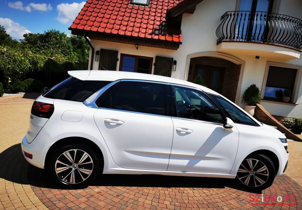 2017' Citroen C4 Picasso photo #2