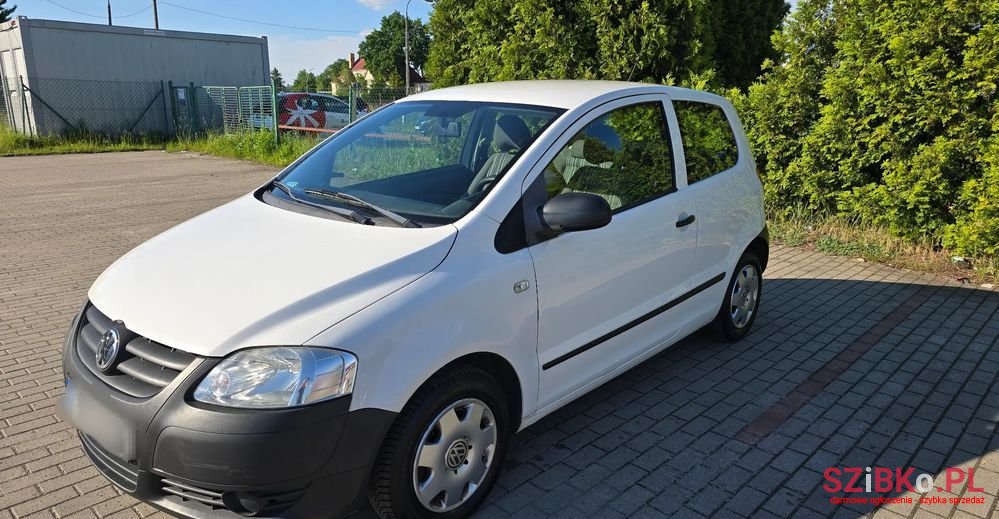 2009' Volkswagen Fox 1.2 photo #3