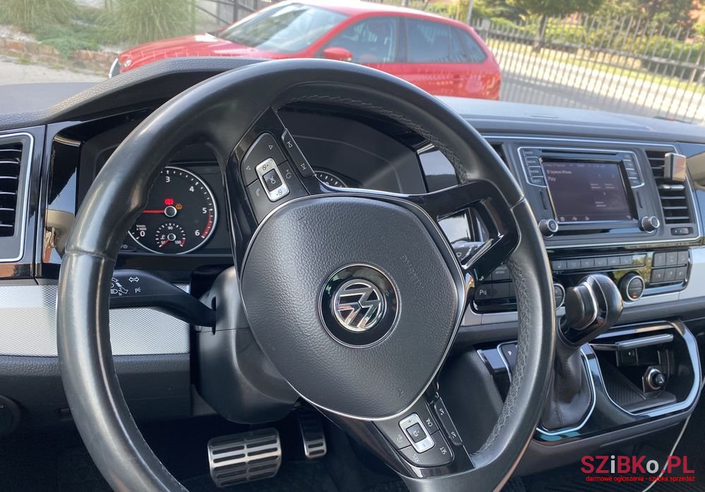 2017' Volkswagen Multivan photo #6