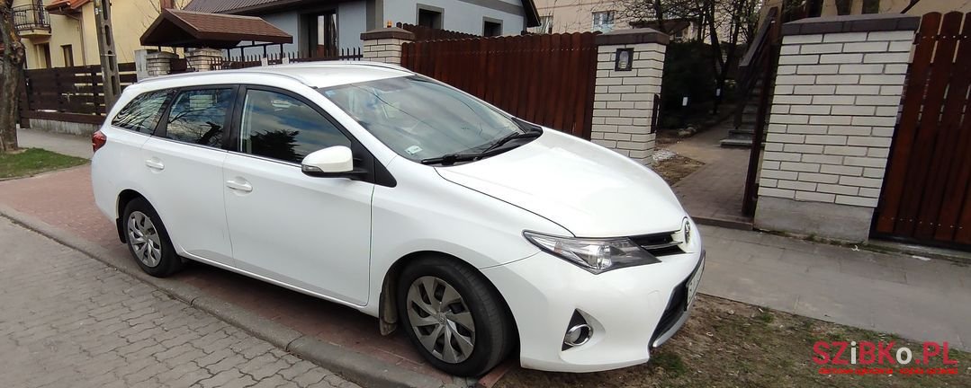 2015' Toyota Auris photo #5