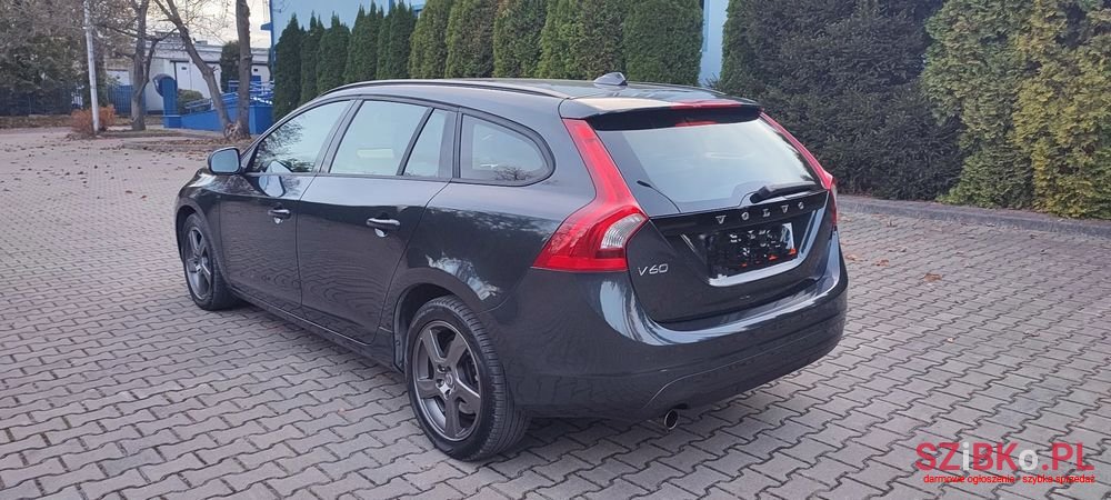 2013' Volvo V60 D2 Momentum photo #3