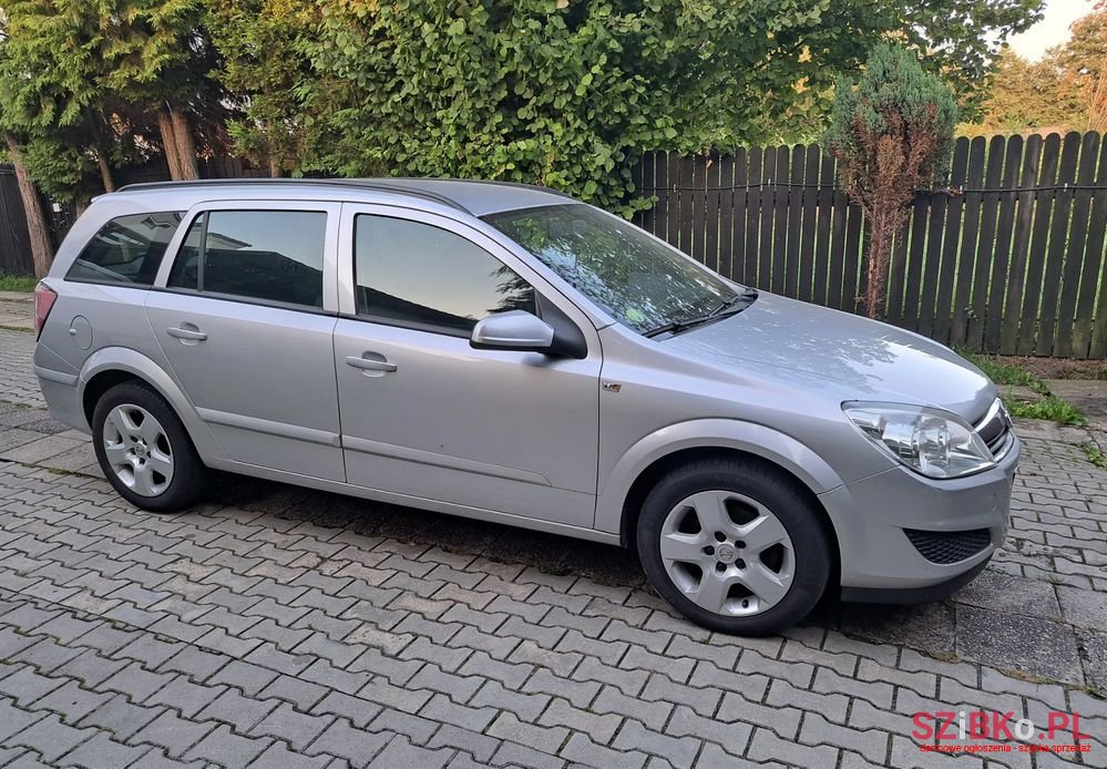 2008' Opel Astra photo #1