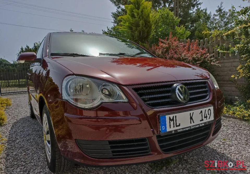 2005' Volkswagen Polo photo #2