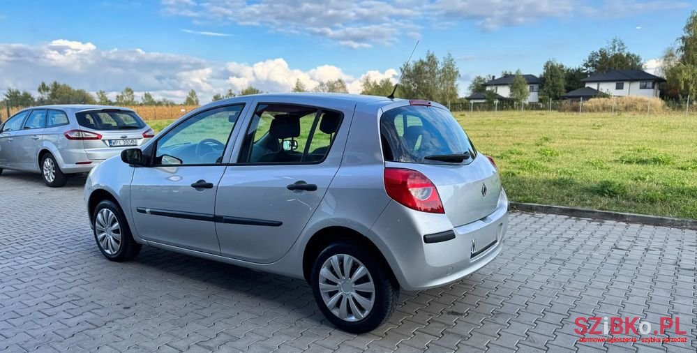 2006' Renault Clio photo #5