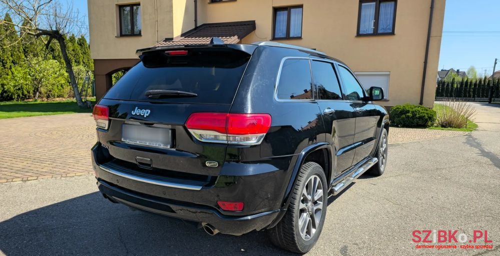 2017' Jeep Grand Cherokee photo #4